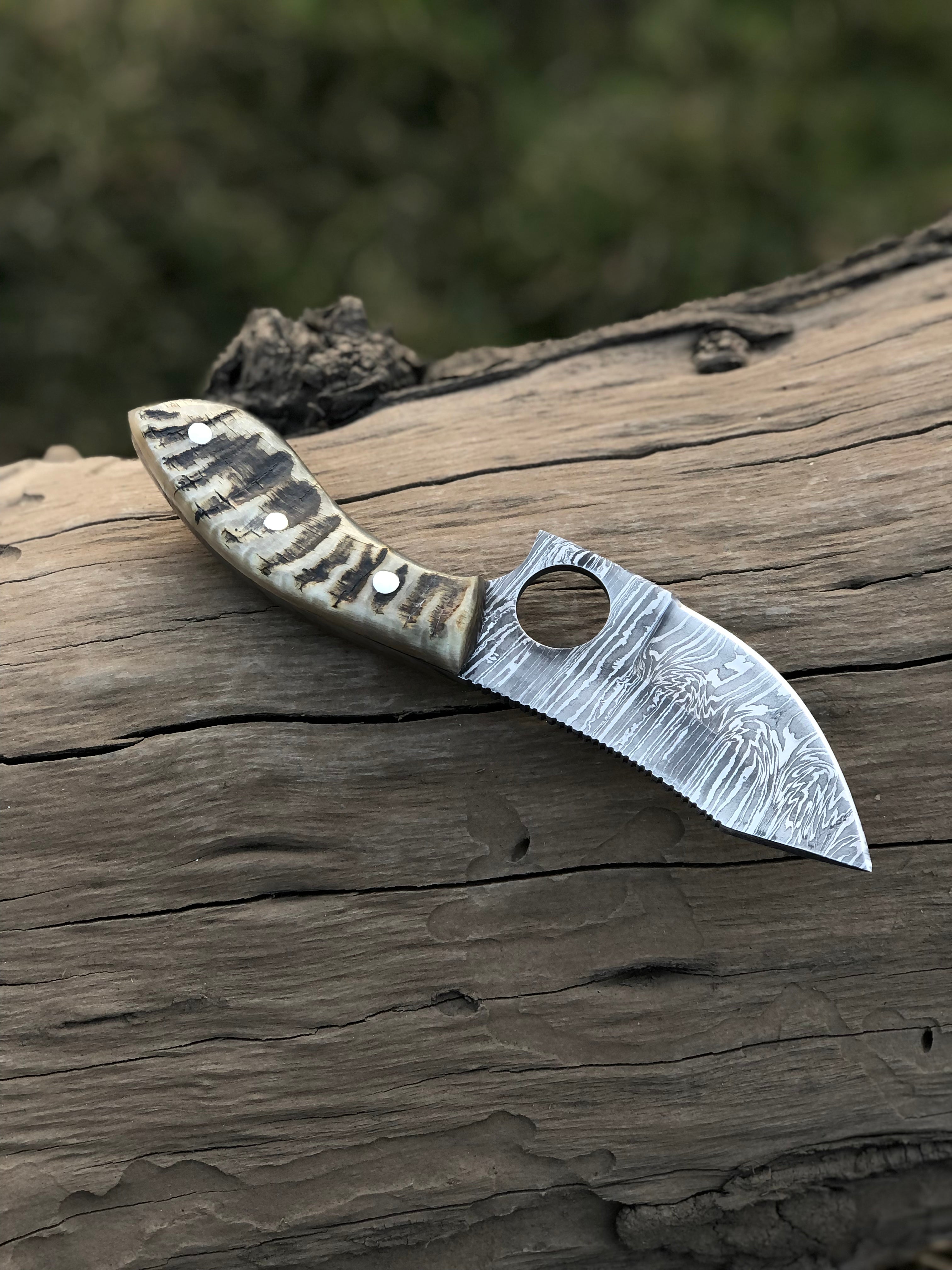 Custom handmade Damascus steel hunting knife