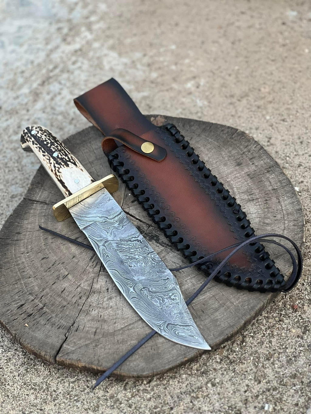 Deluxe Dundee Hunting Knife with Full Tang Damascus Steel Blade and Antler Handle