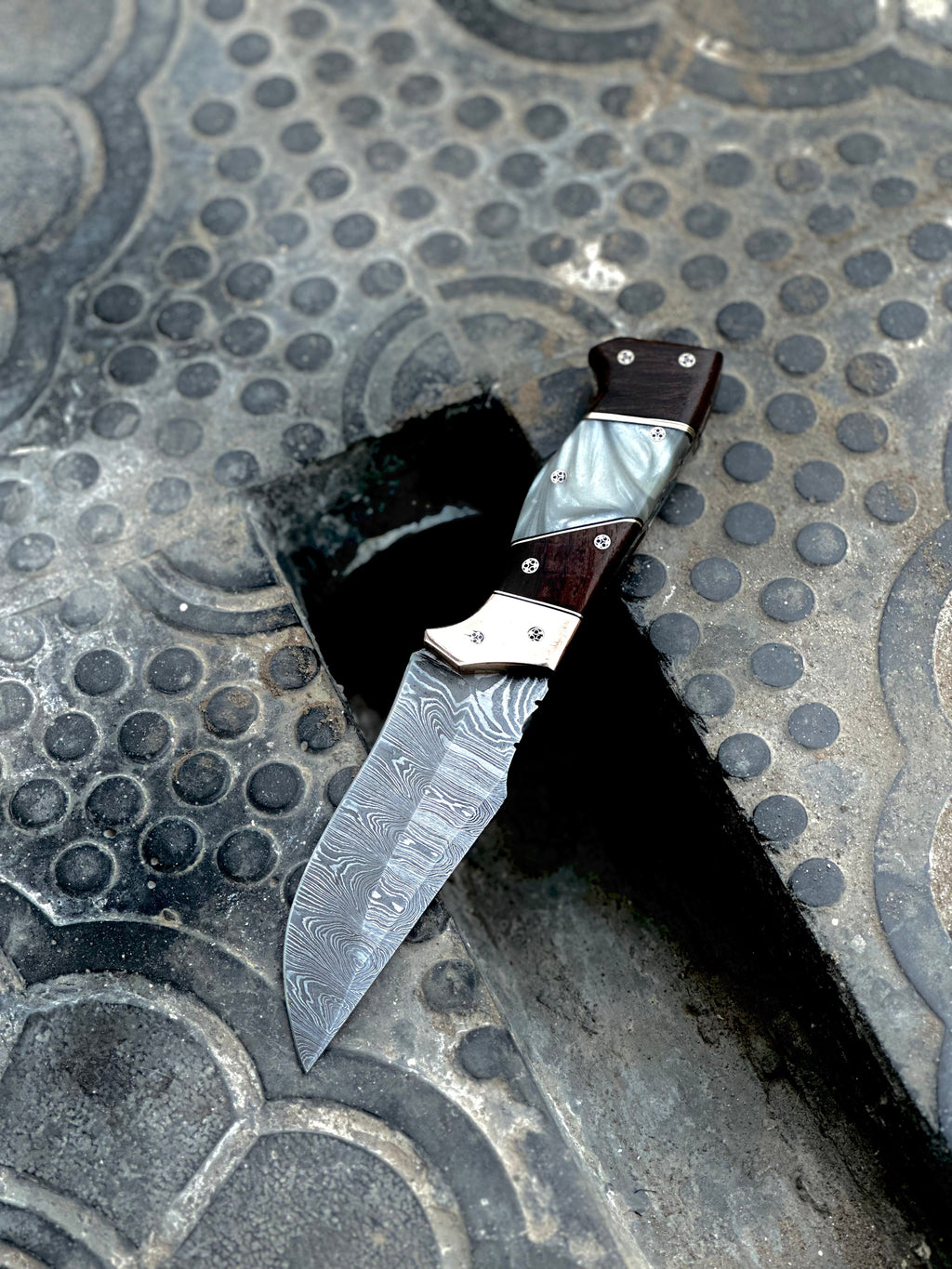 Custom handmade Damascus steel hunting knife