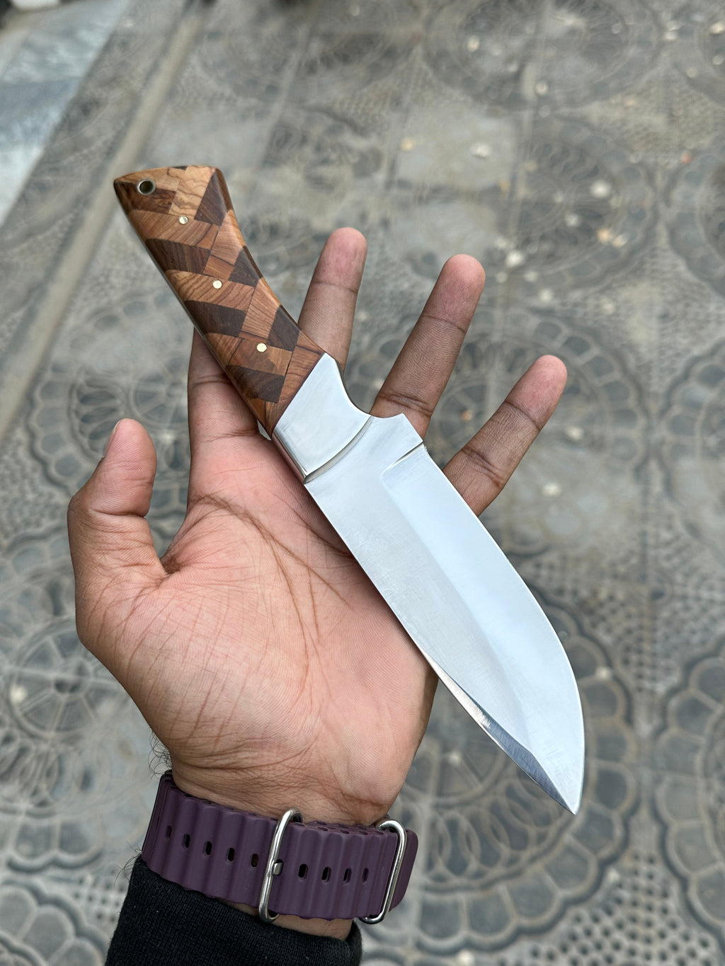 D2 hunting knife