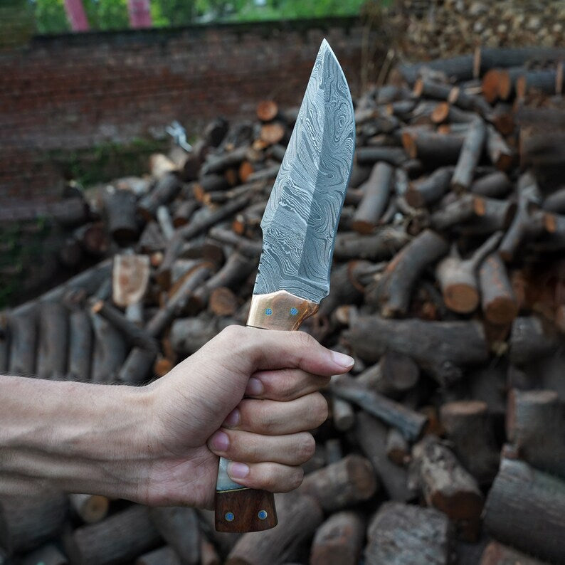 Custom handmade Damascus steel hunting knife