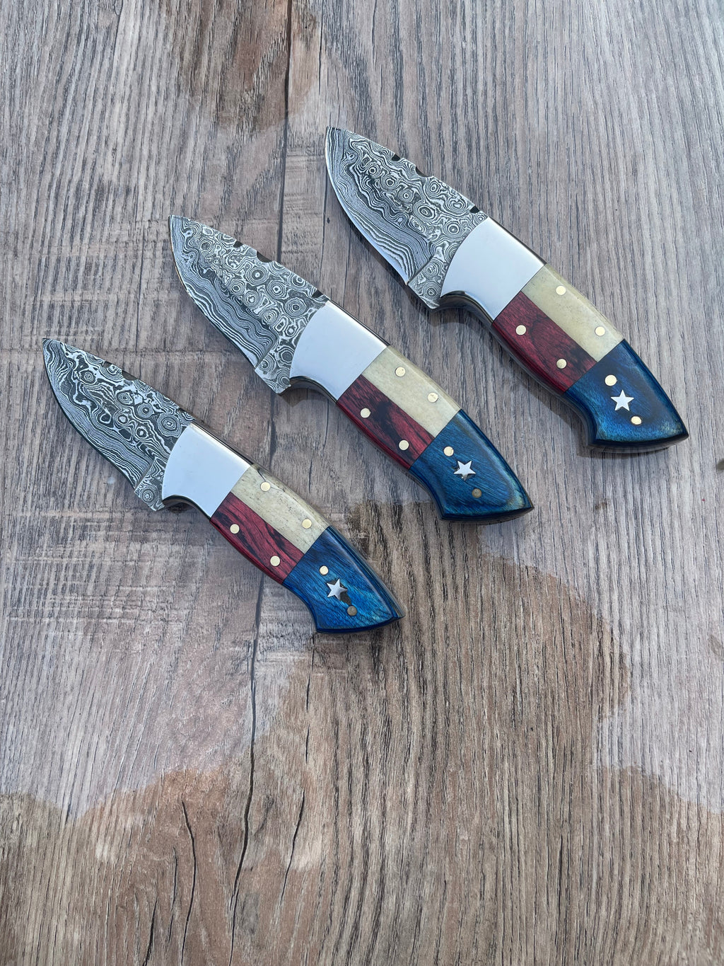 Hunting Skinning Knife 5.5” Handmade Damascus Steel Blade with Texas Handle & Leather Sheath