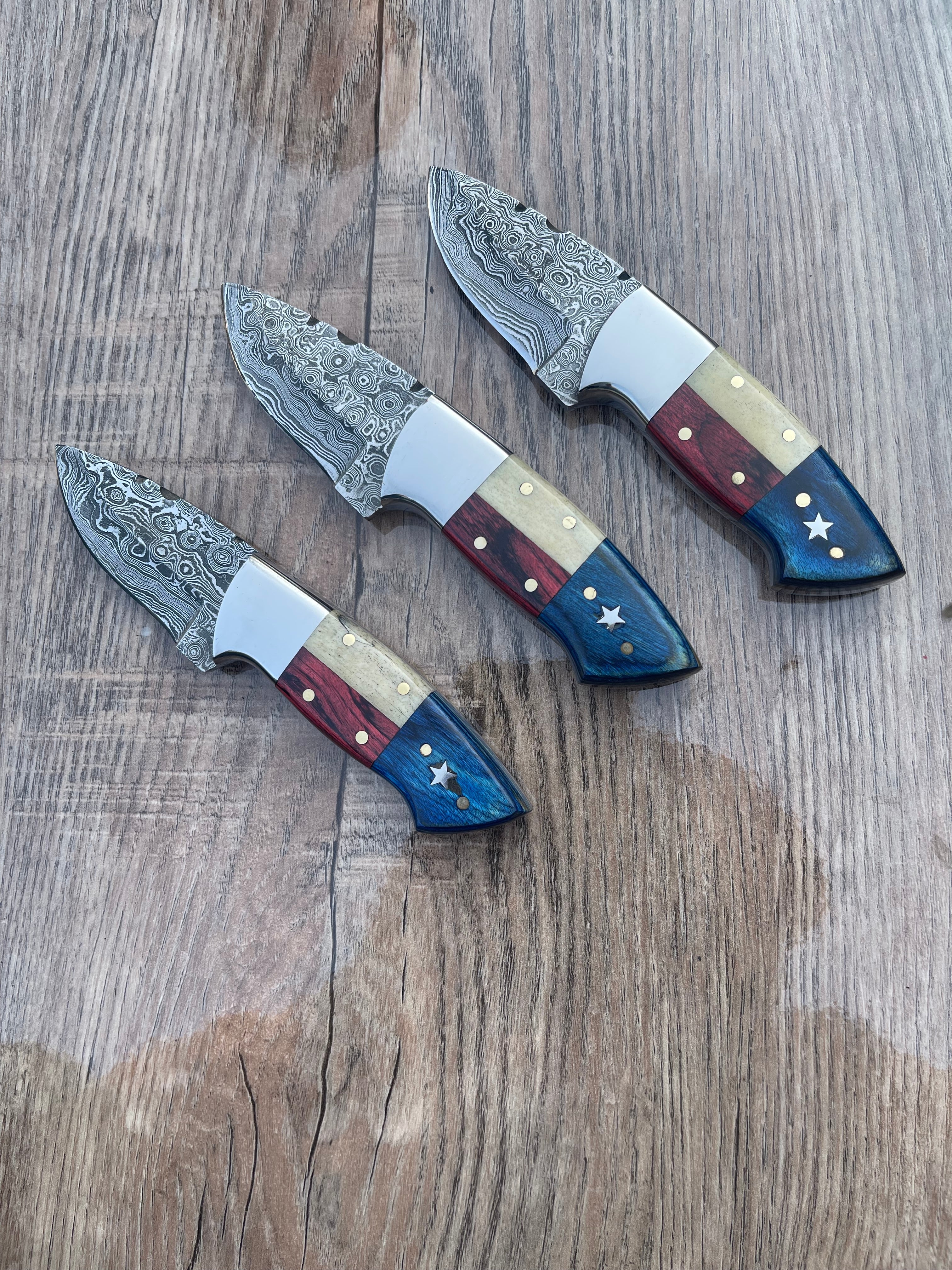 Hunting Skinning Knife 5.5” Handmade Damascus Steel Blade with Texas Handle & Leather Sheath