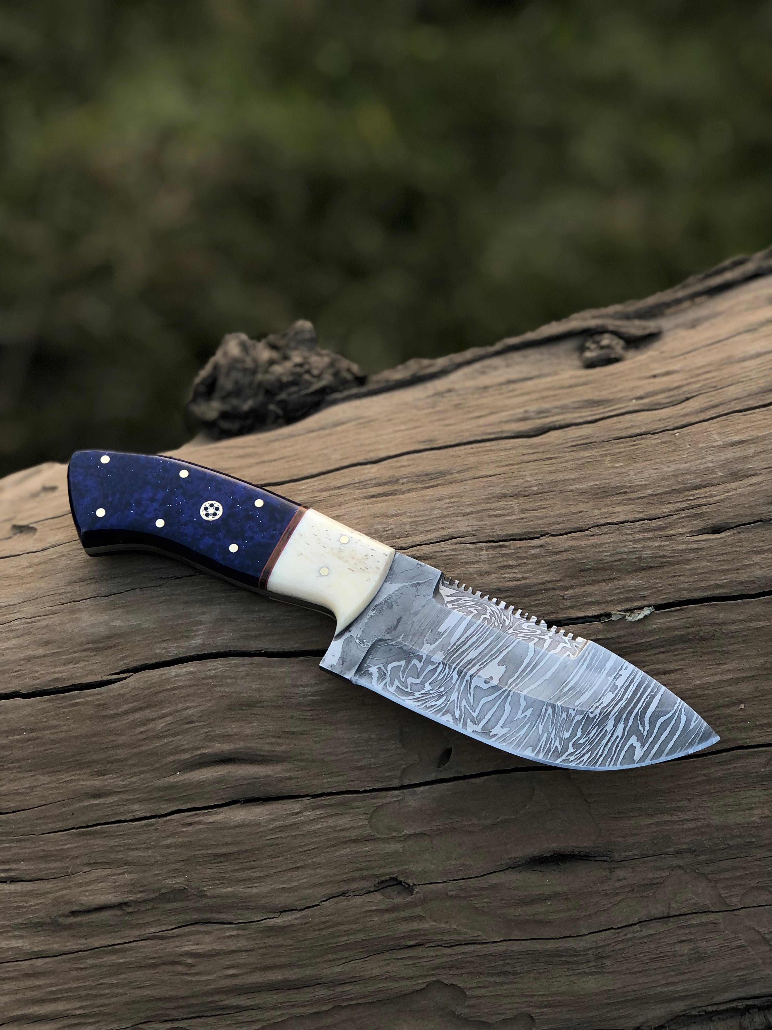 Custom handmade Damascus steel hunting knife