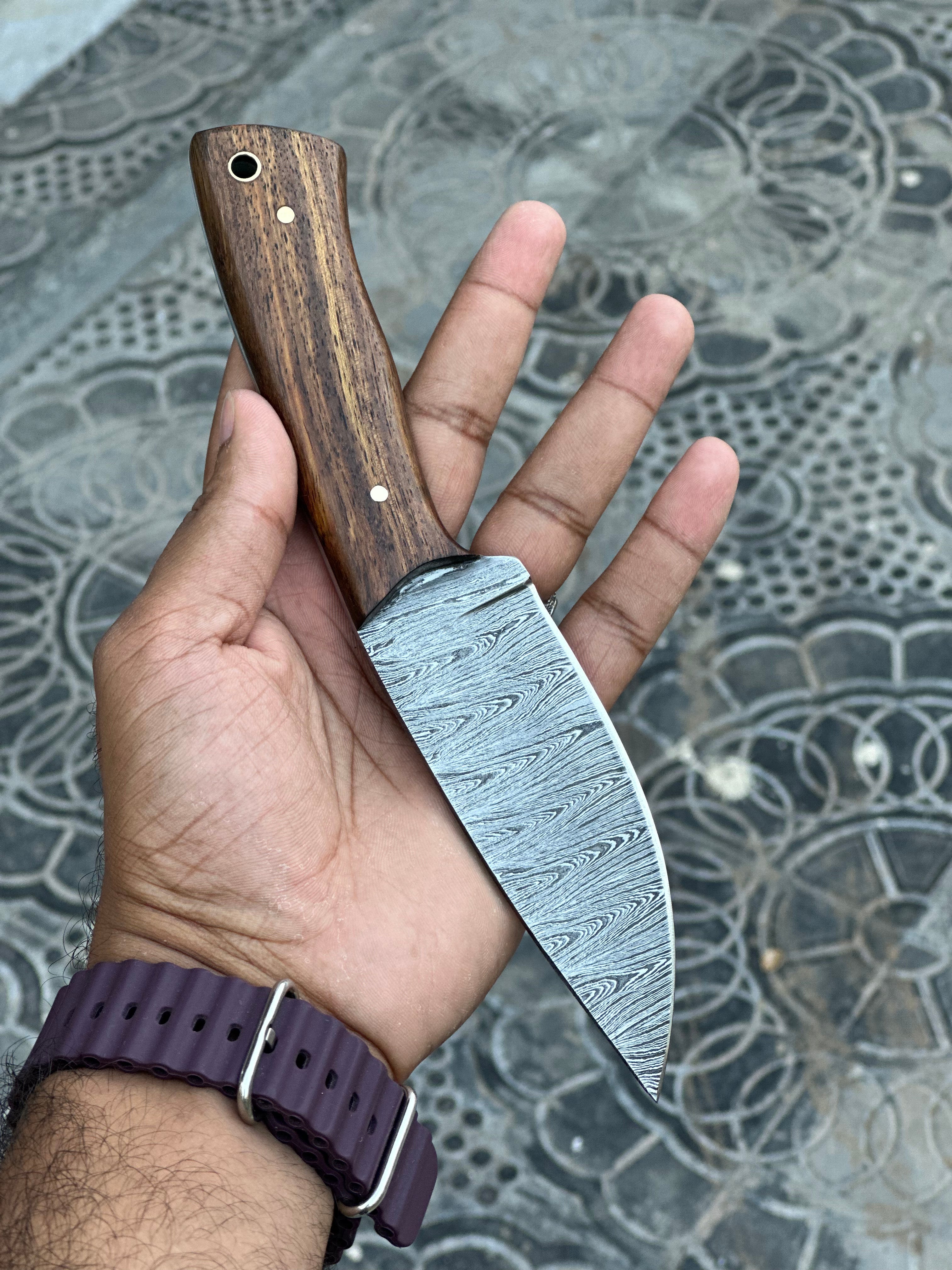 Custom handmade Damascus steel hunting knife