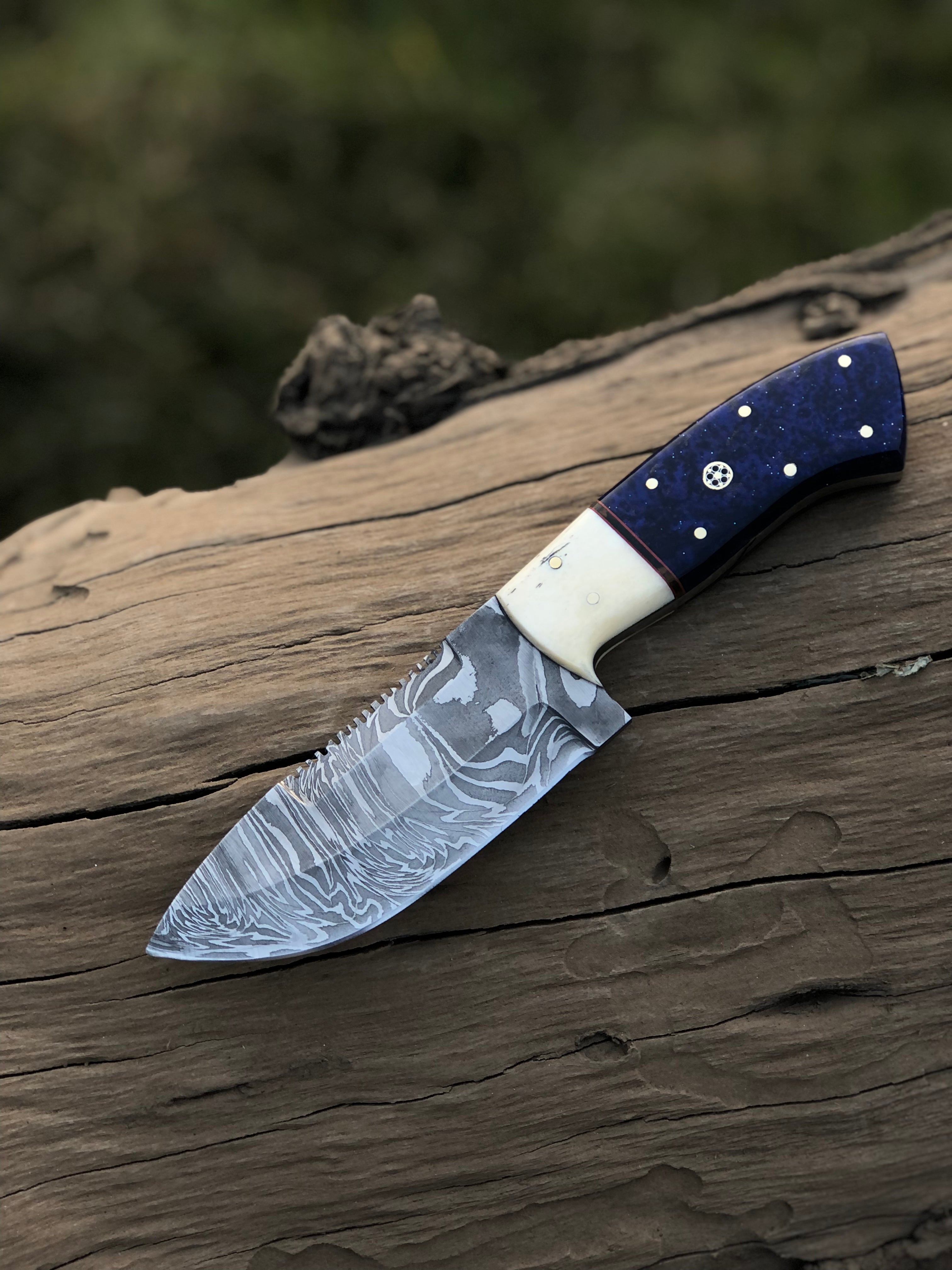 Custom handmade Damascus steel hunting knife