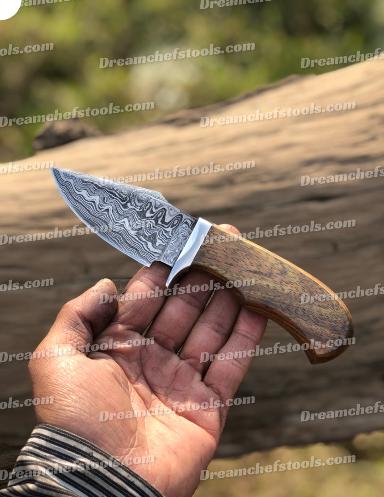 Custom handmade Damascus steel hunting knife
