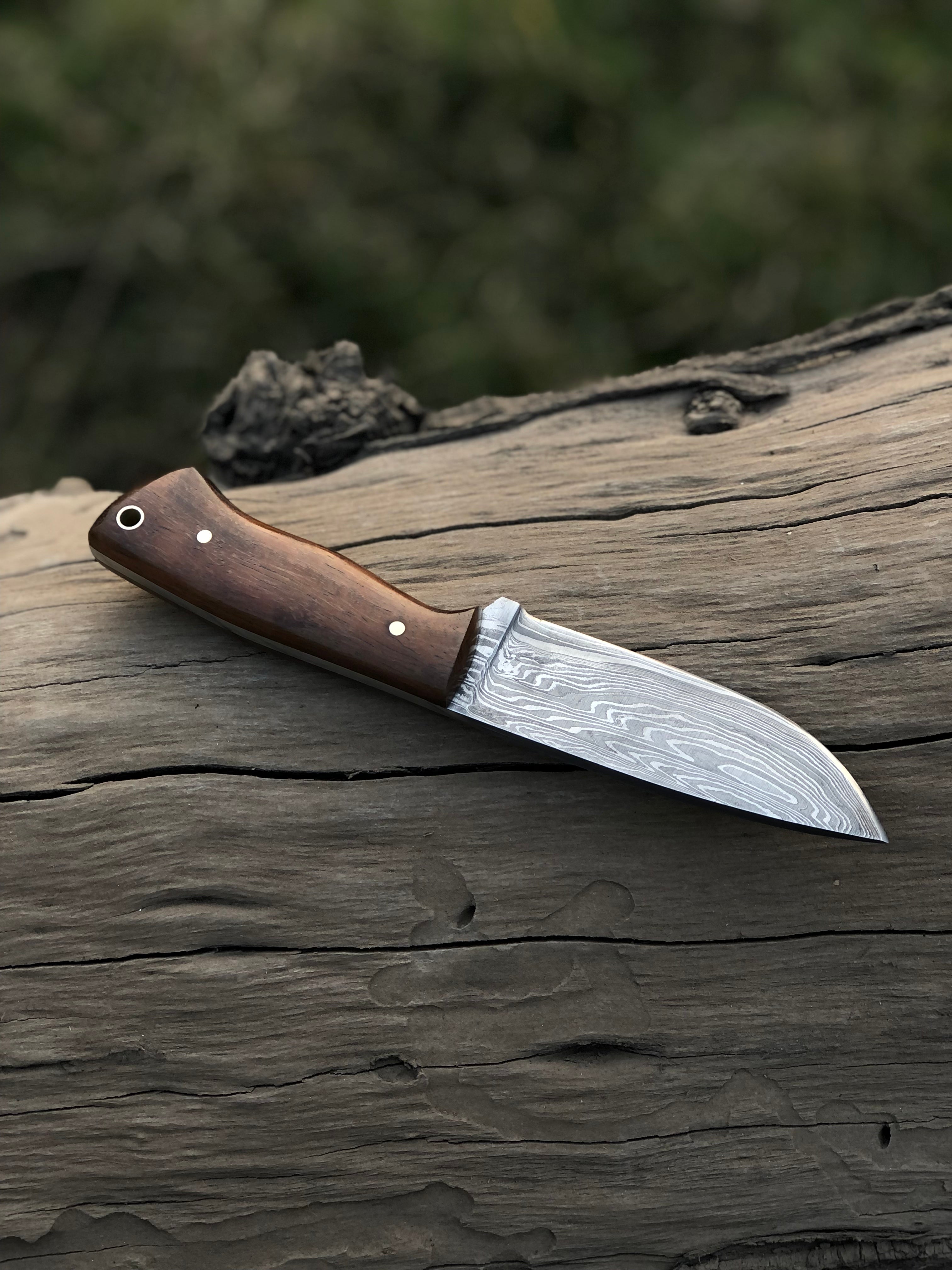 Custom handmade Damascus steel hunting knife