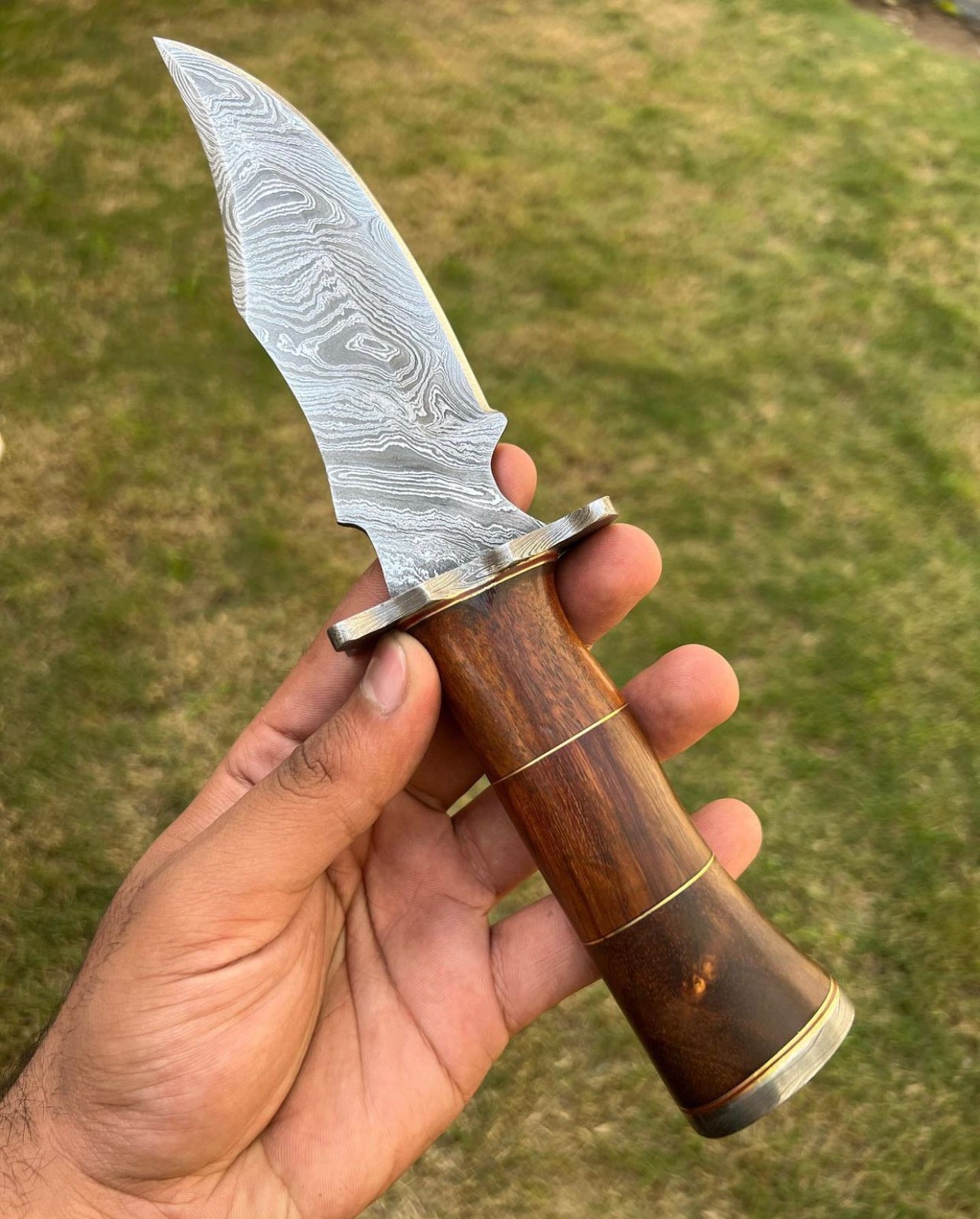 Exquisite Custom Handmade Damascus Hunting Knife | Stained Rose Wood Handle | 10 Inches | Leather Sheath |