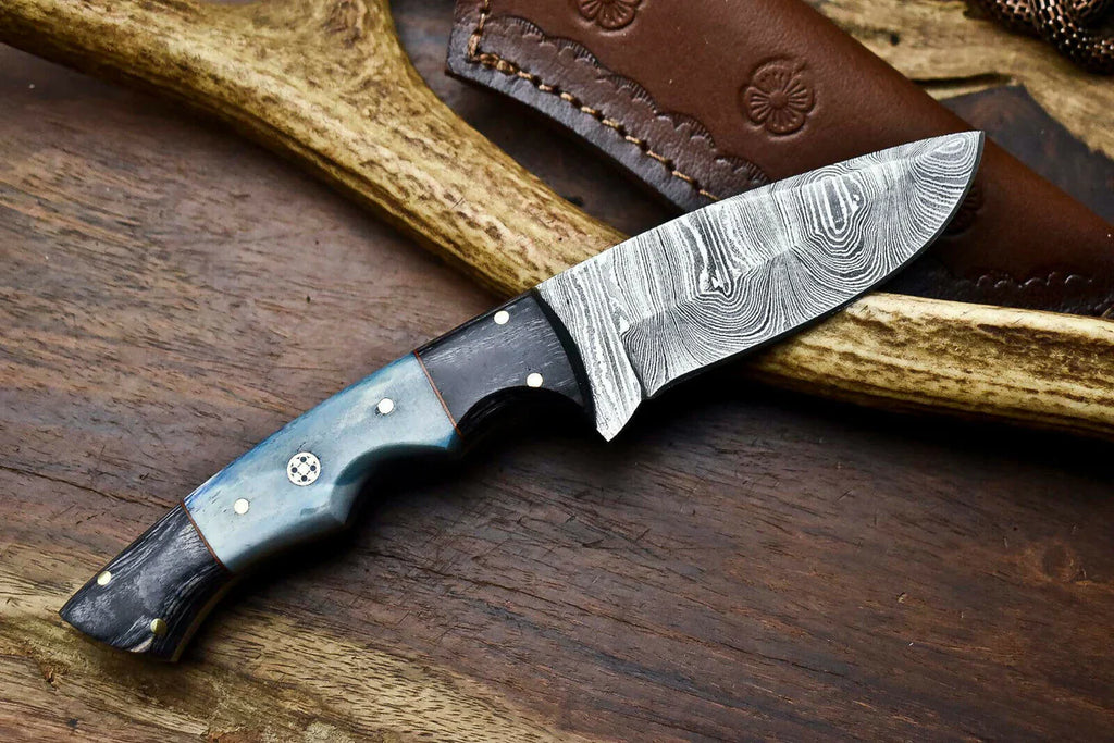 Handmade Damascus Hunting Skinning Blade Hunter Camping Full Tang Knife