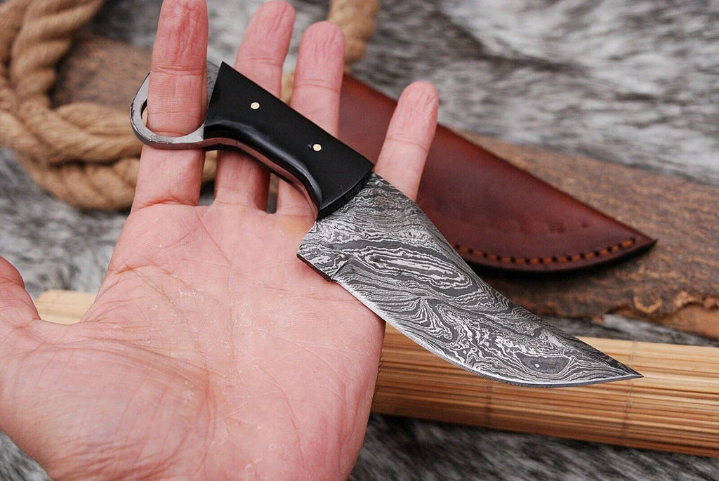 Custom Handmade Damascus Steel Hunitng Knife - Buffalo Horn Handle