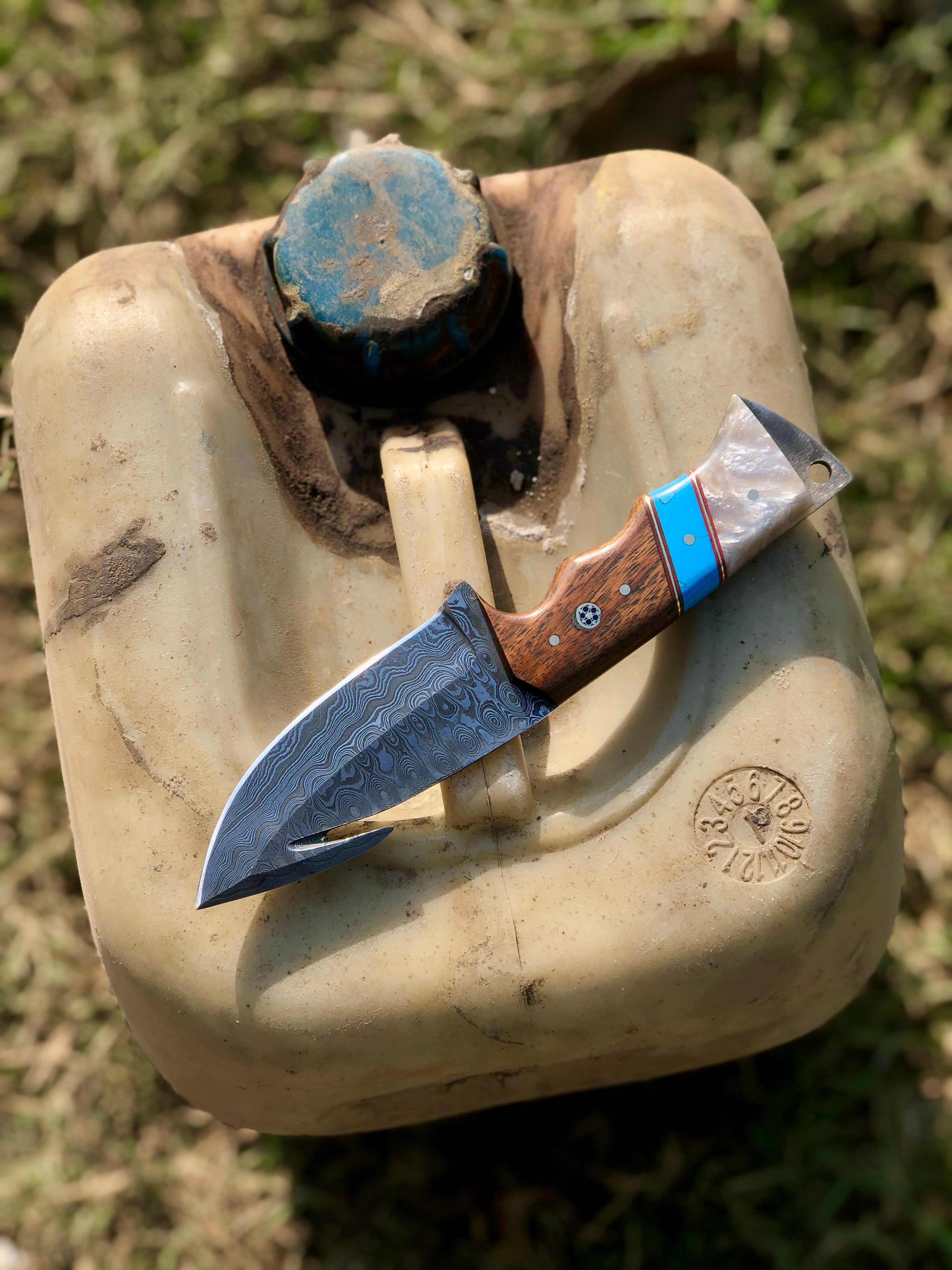 The Hunter's Edge: 8.25-Inch Gut Hook Skinning Hunting Knife with Raindrops Damascus Steel Blade, Rosewood and Epoxy Resin Handle