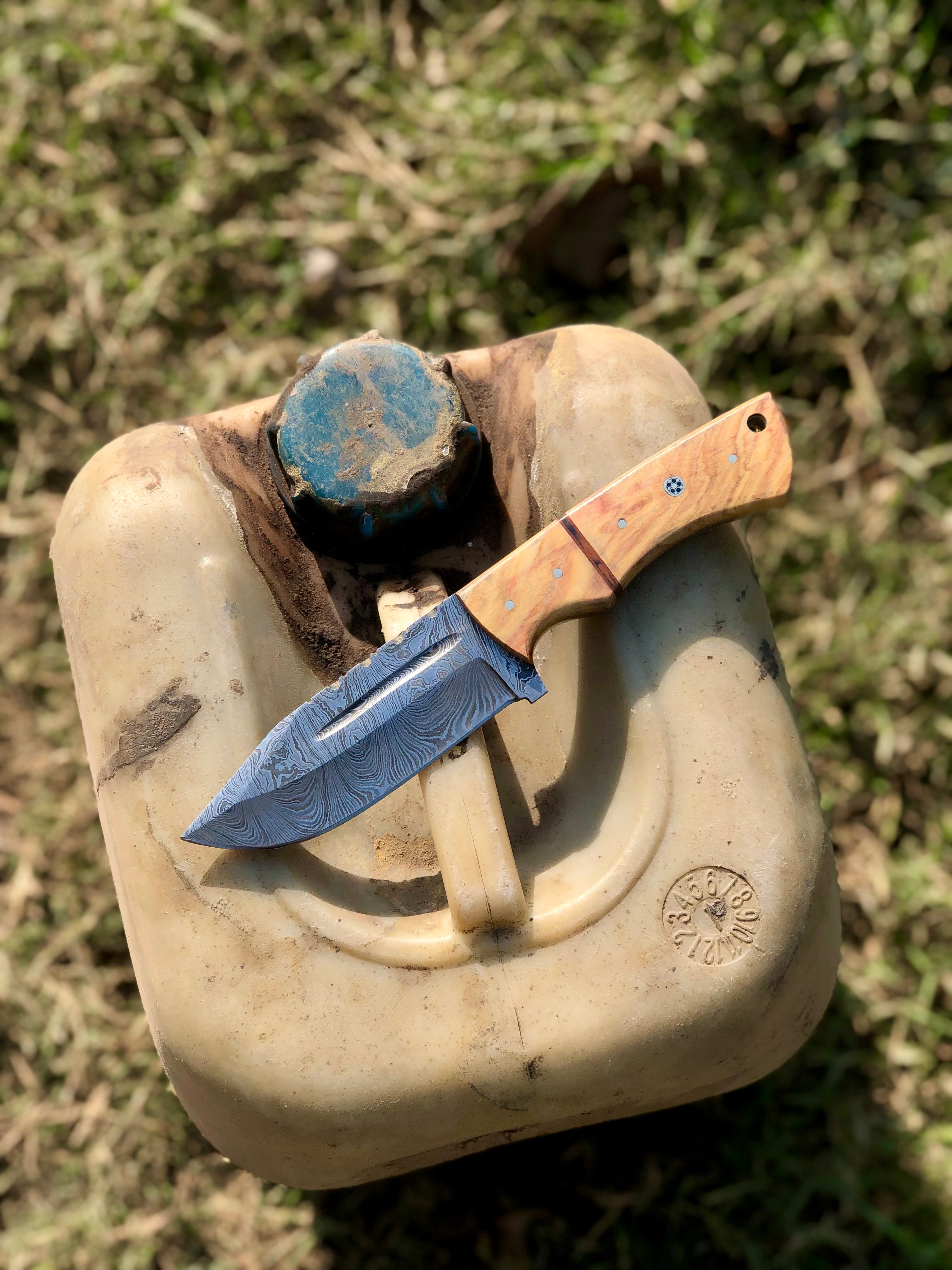 Custom Handmade Damascus Steel Hunting Skinning Knife