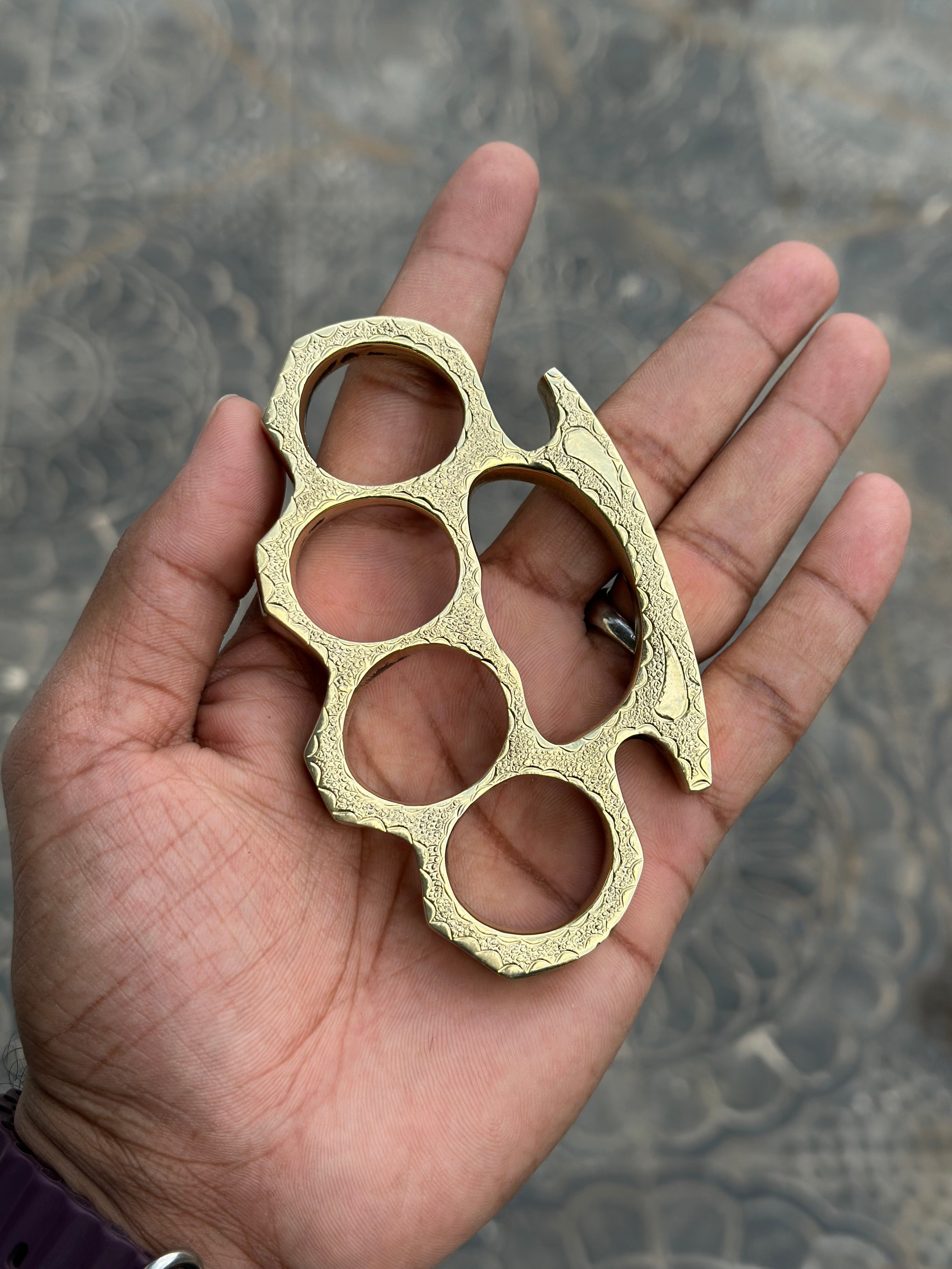 Hand-Engraved Brass Knuckle – Summer 2025 with Premium Leather Belt Case