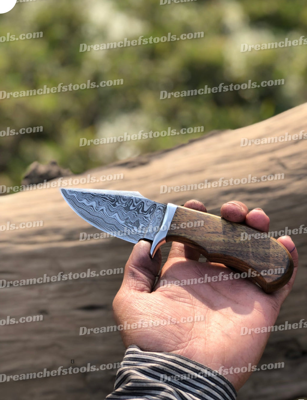 Custom handmade Damascus steel hunting knife