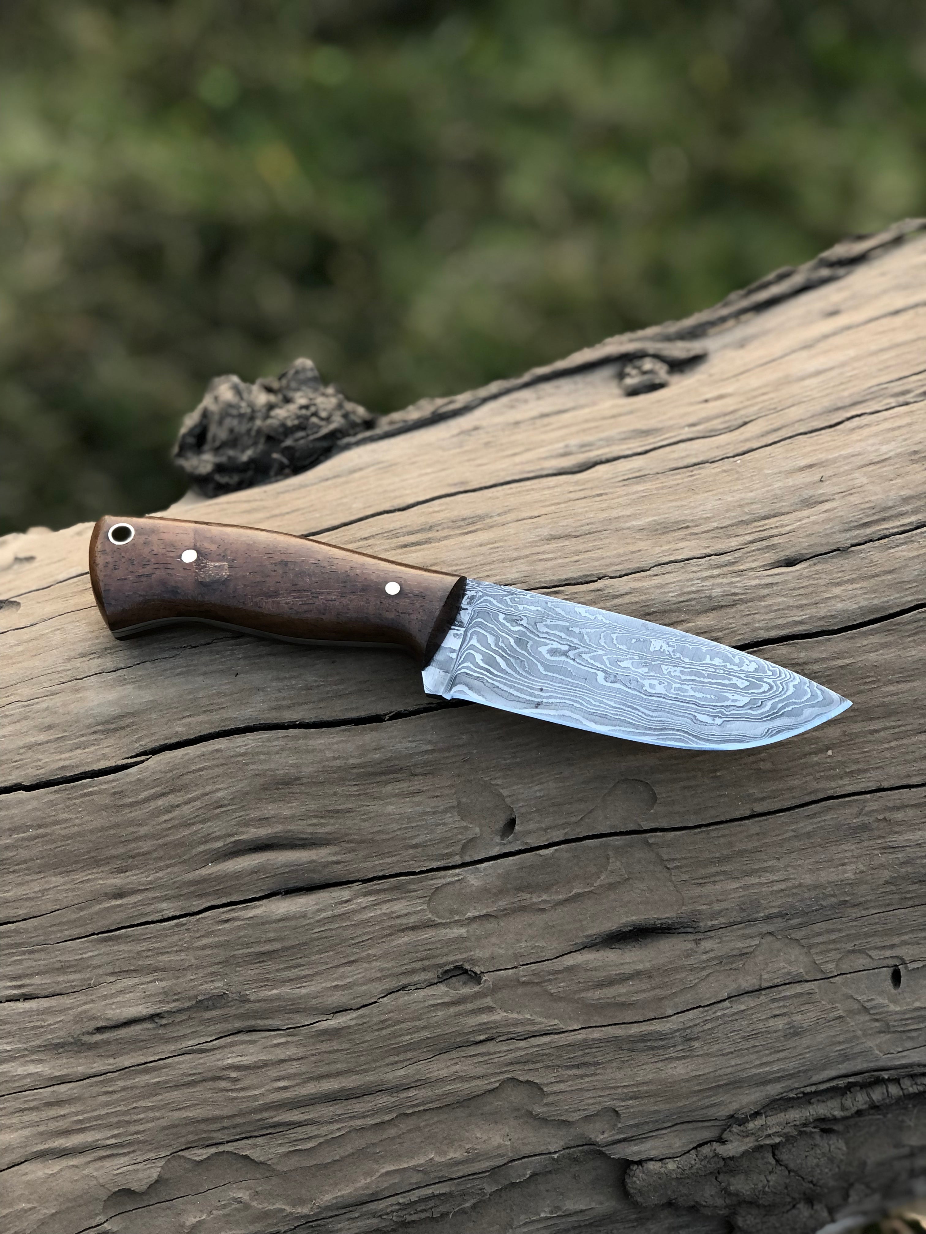 Custom handmade Damascus steel hunting knife