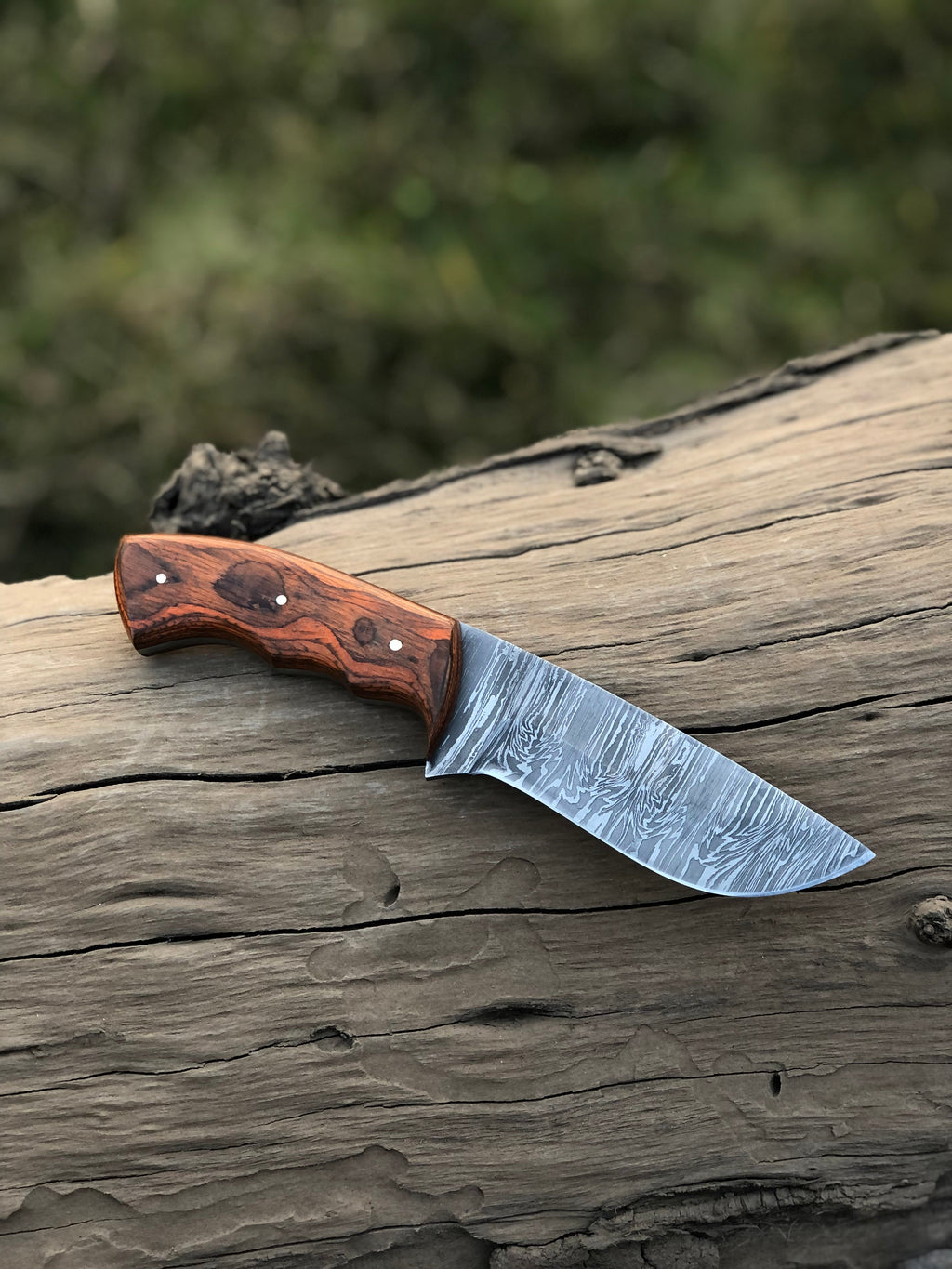 Custom handmade Damascus steel hunting knife