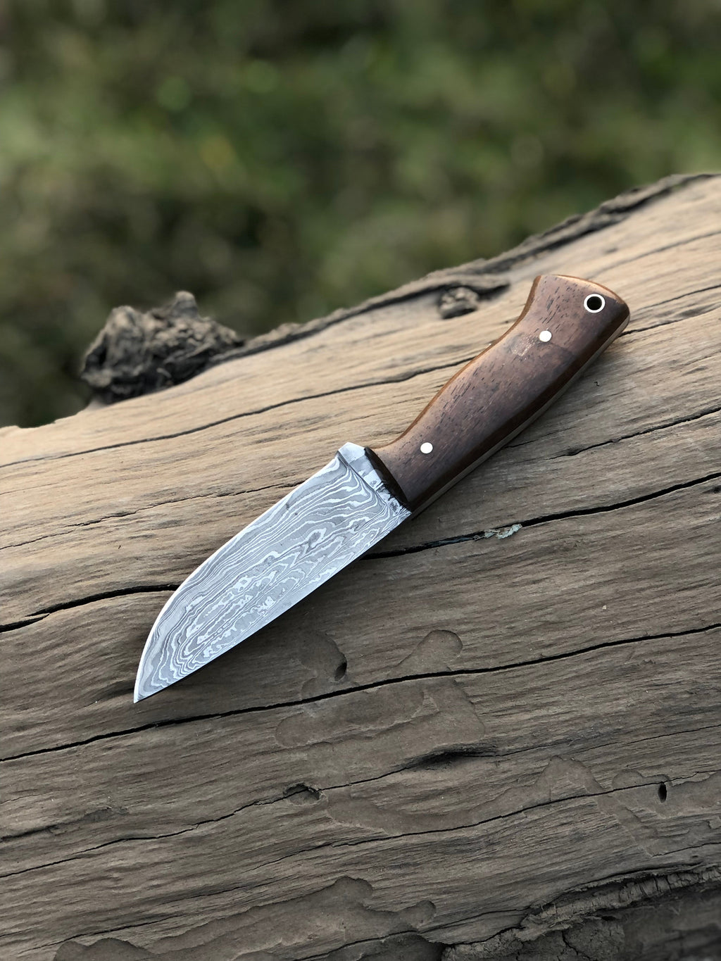 Custom handmade Damascus steel hunting knife