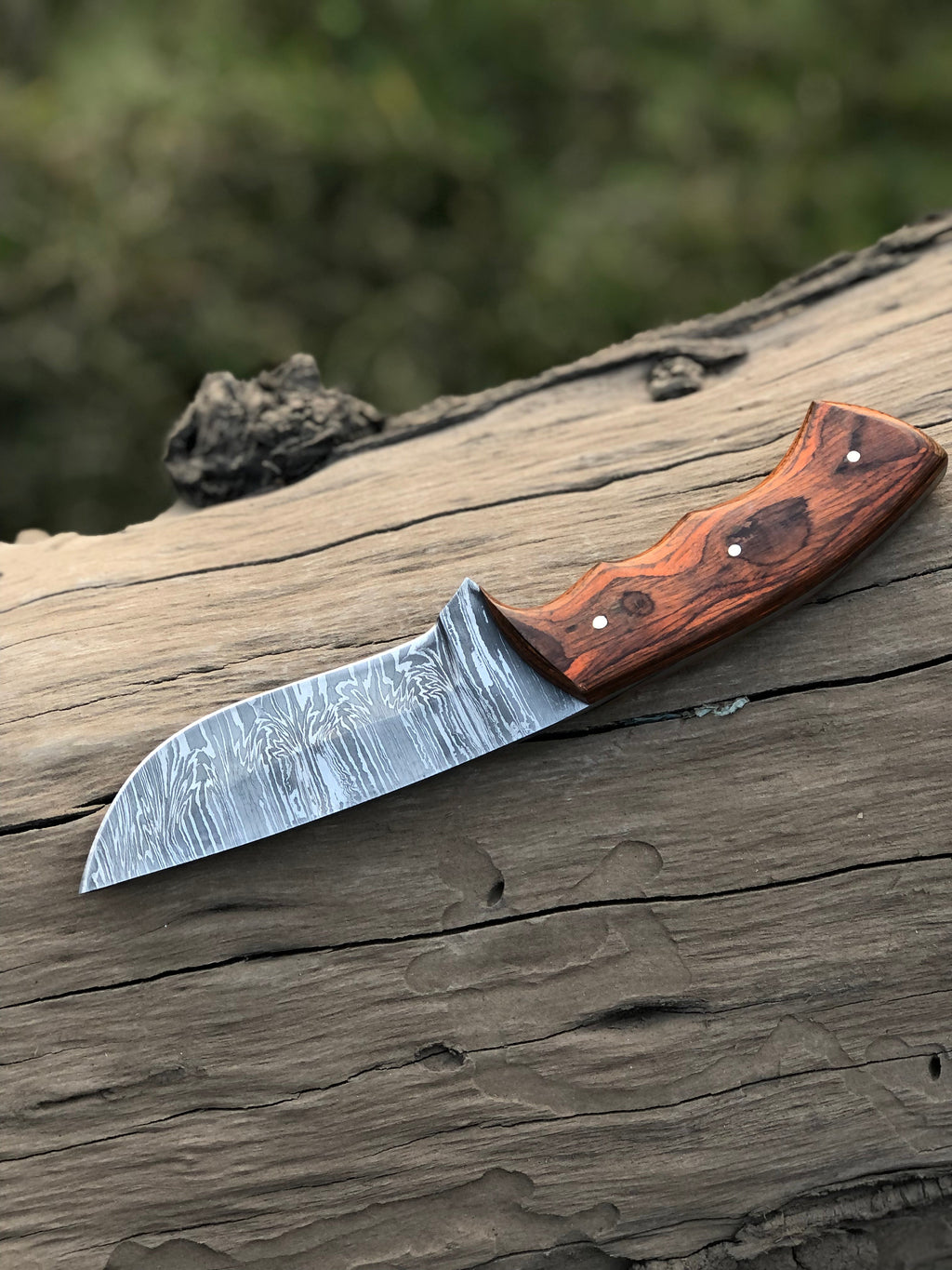 Custom handmade Damascus steel hunting knife