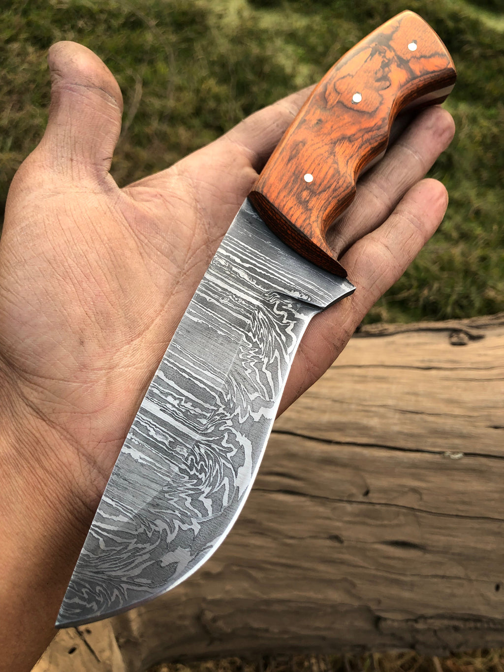 Custom handmade Damascus steel hunting knife