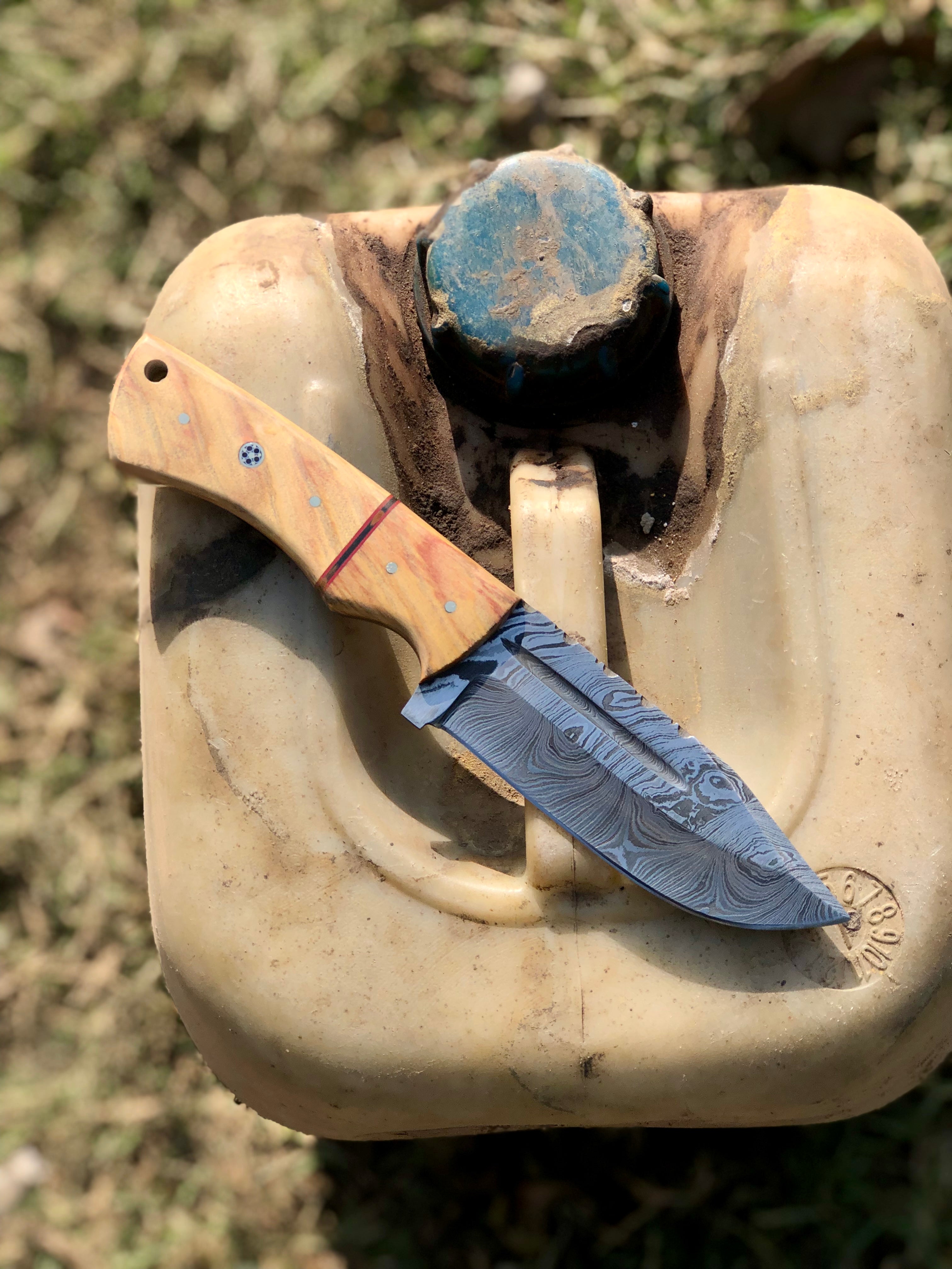 Custom Handmade Damascus Steel Hunting Skinning Knife