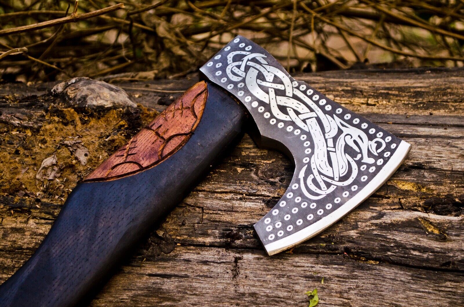 Battle Viking Axes for Sale – Custom Forged Norse Axes with Leather Sheath & Comfortable Grip
