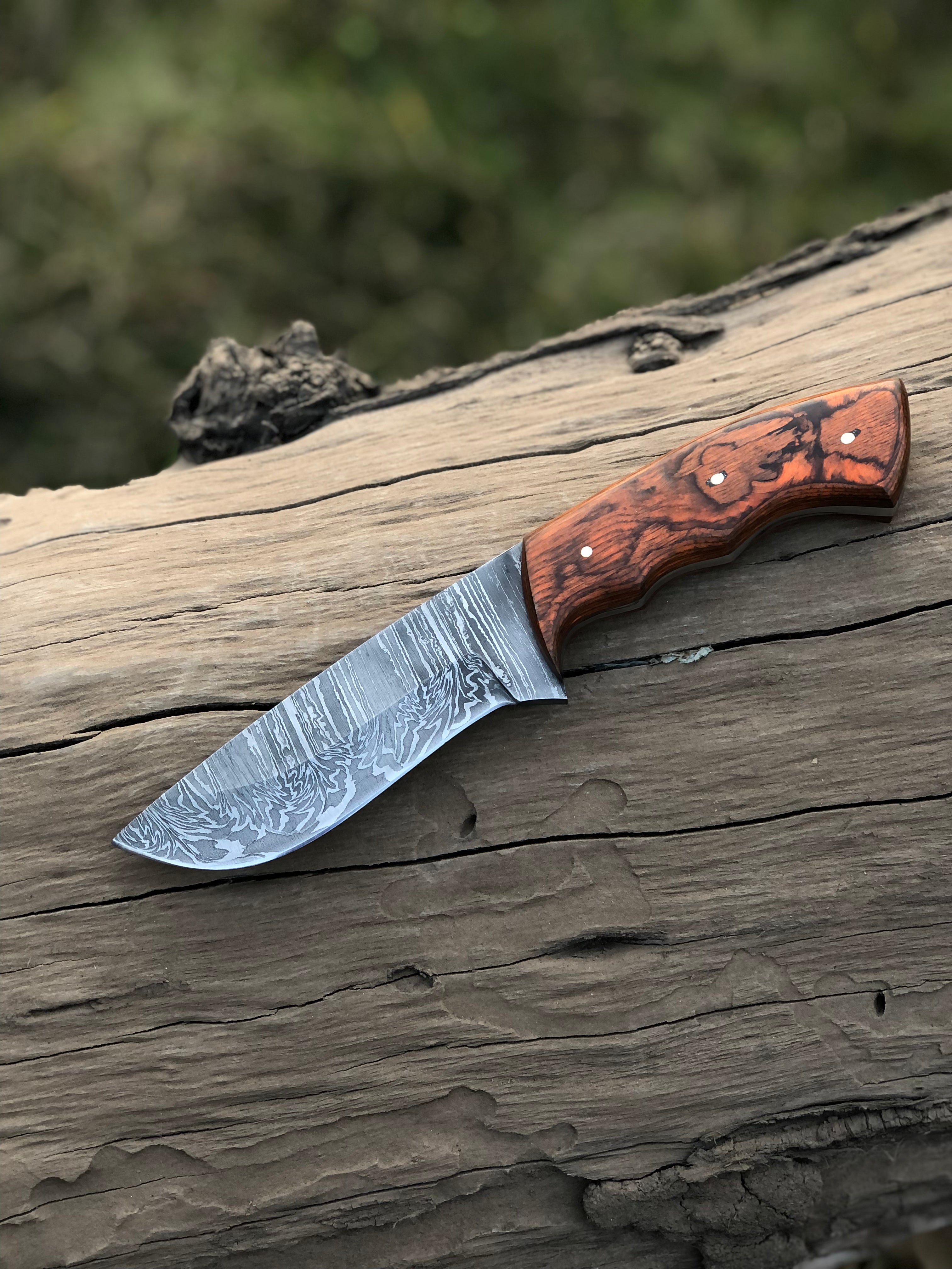 Custom handmade Damascus steel hunting knife
