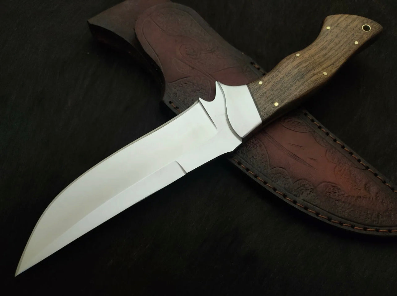 Custom handmade d2 steel hunting knife