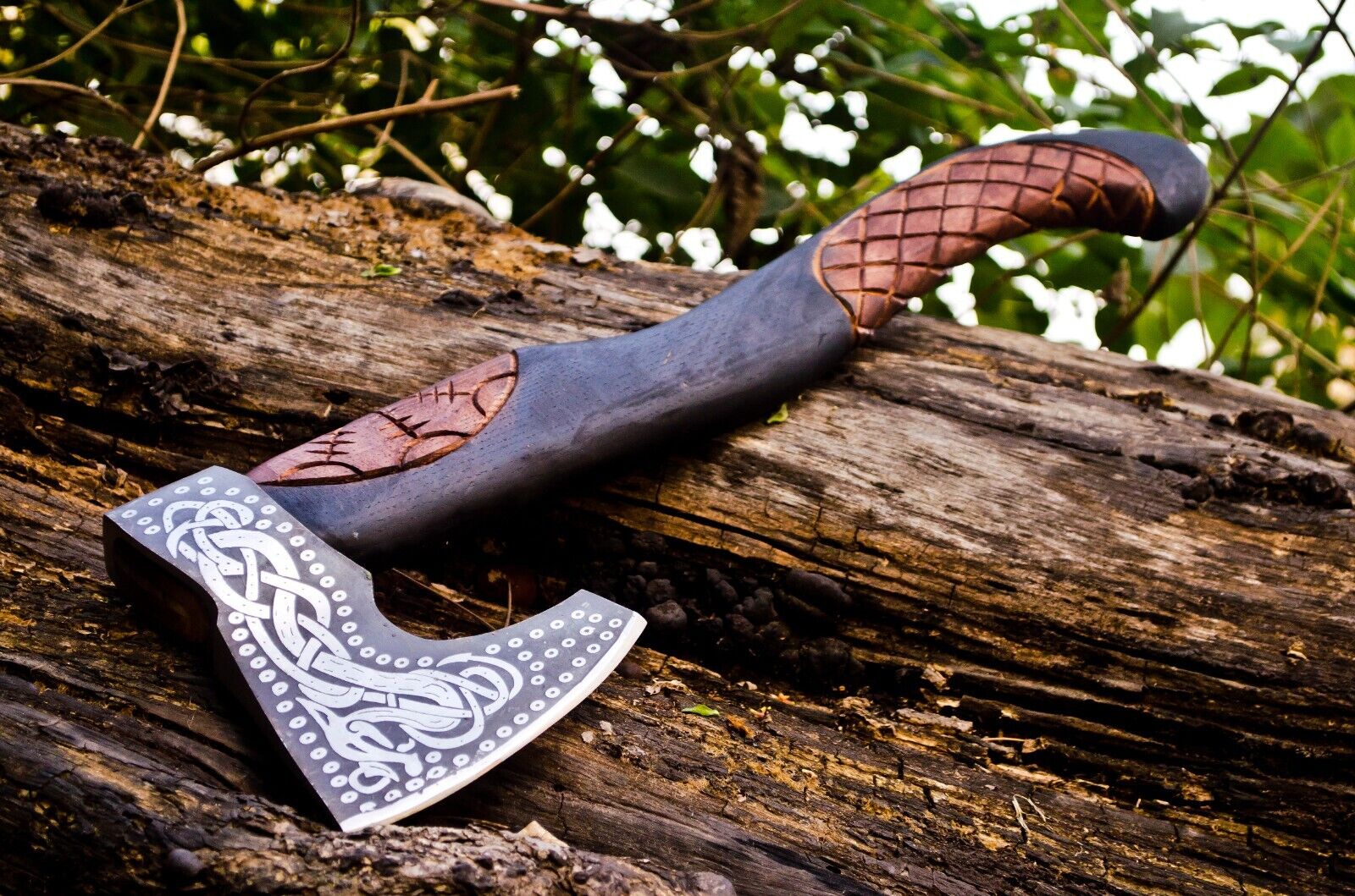 Battle Viking Axes for Sale – Custom Forged Norse Axes with Leather Sheath & Comfortable Grip