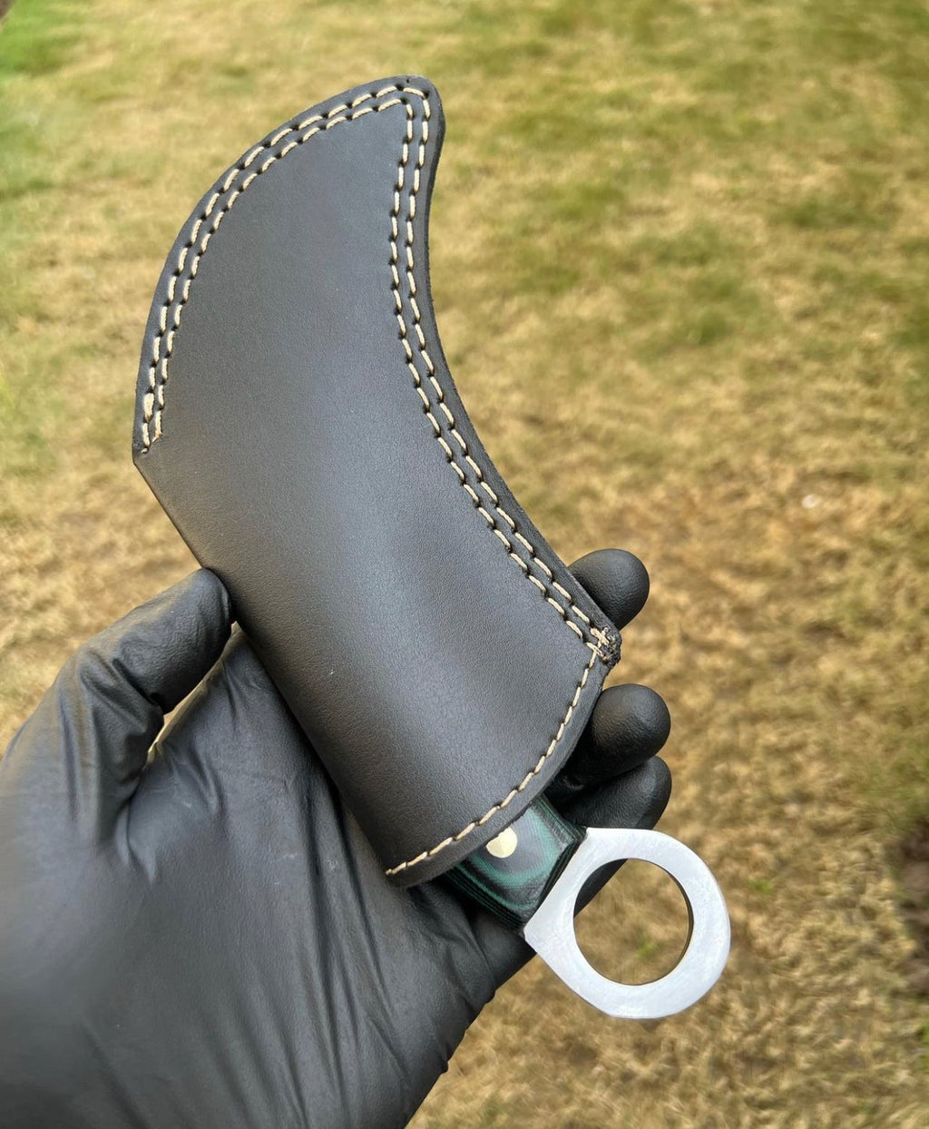 Handmade Damascus steel karambit knife
