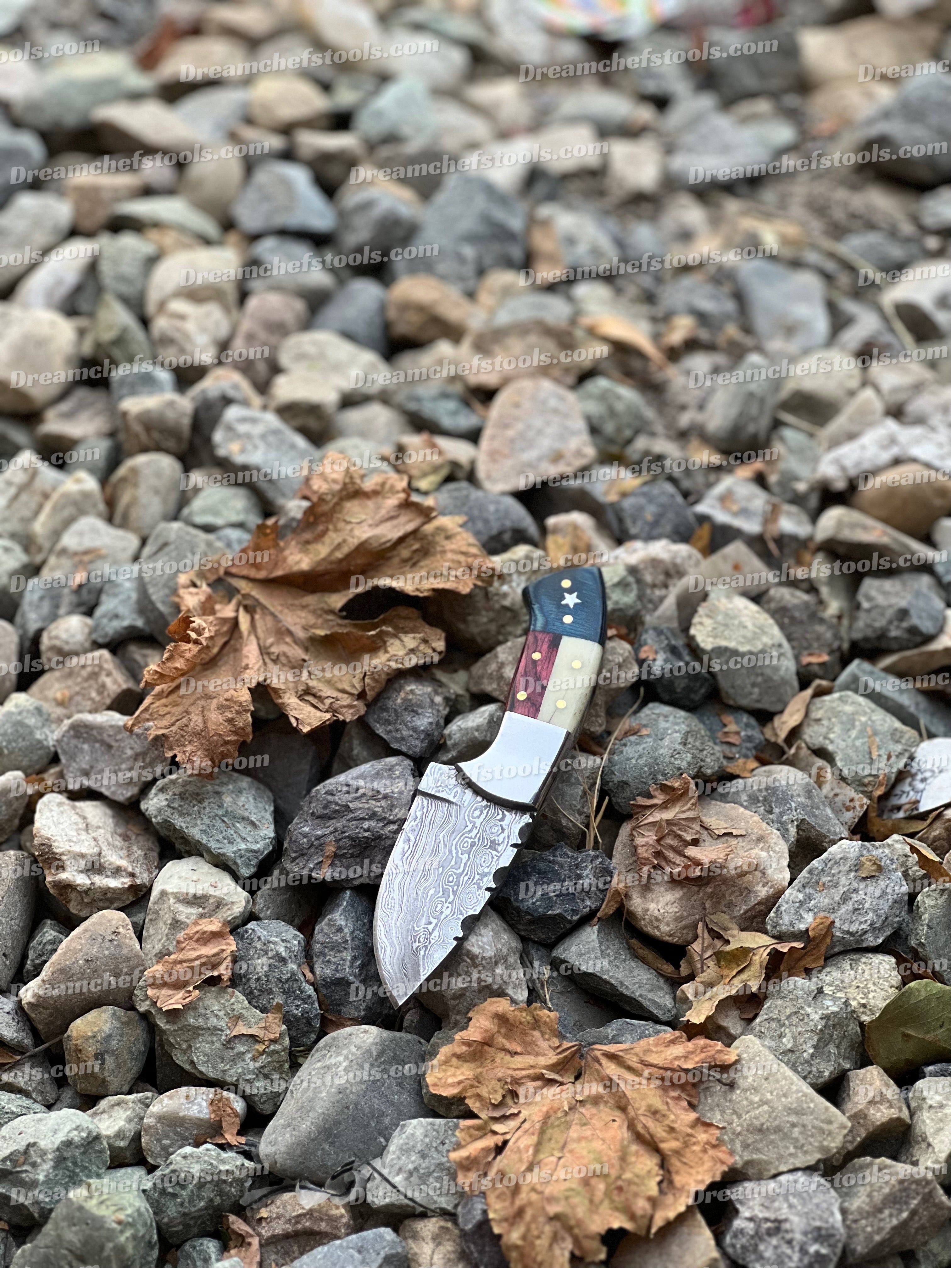 Texas Flag Custom Handmade Damascus Steel Skinning Knife – 5.5" Compact Hunting Blade with Leather Sheath