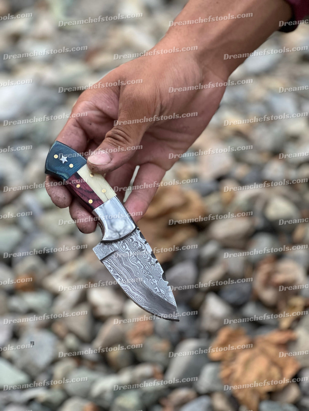 Texas Flag Custom Handmade Damascus Steel Skinning Knife – 5.5" Compact Hunting Blade with Leather Sheath