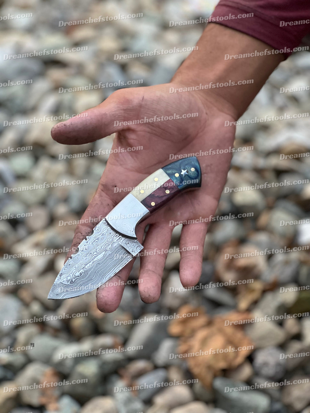 Texas Flag Custom Handmade Damascus Steel Skinning Knife – 5.5" Compact Hunting Blade with Leather Sheath