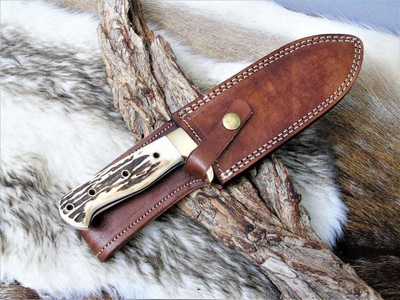 CUSTOM HANDMADE DAMASCUS STEEL STAG HORN HUNTING KNIFE WITH LEATHER SHEATH