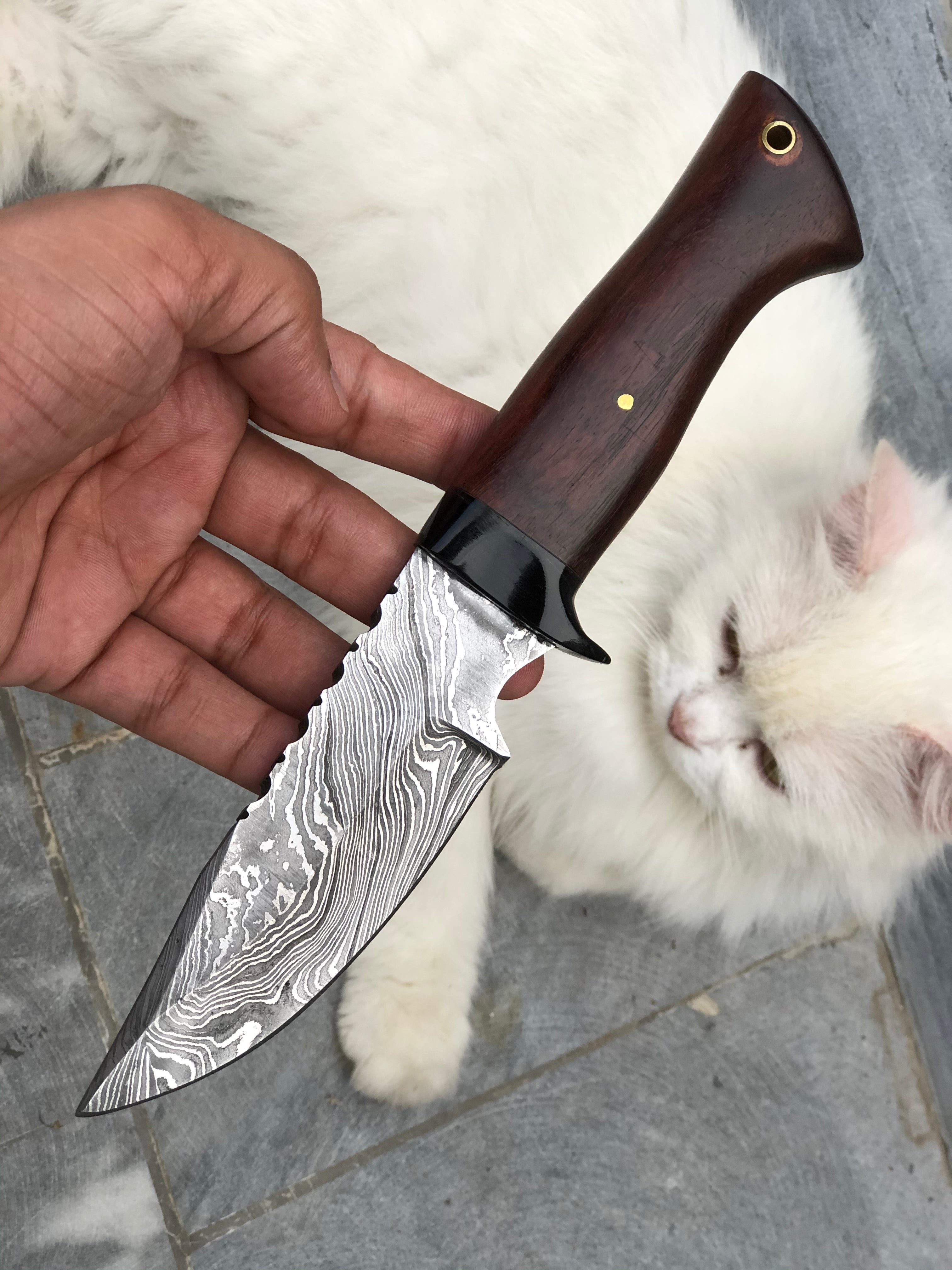 Custom handmade Damascus steel hunting knife