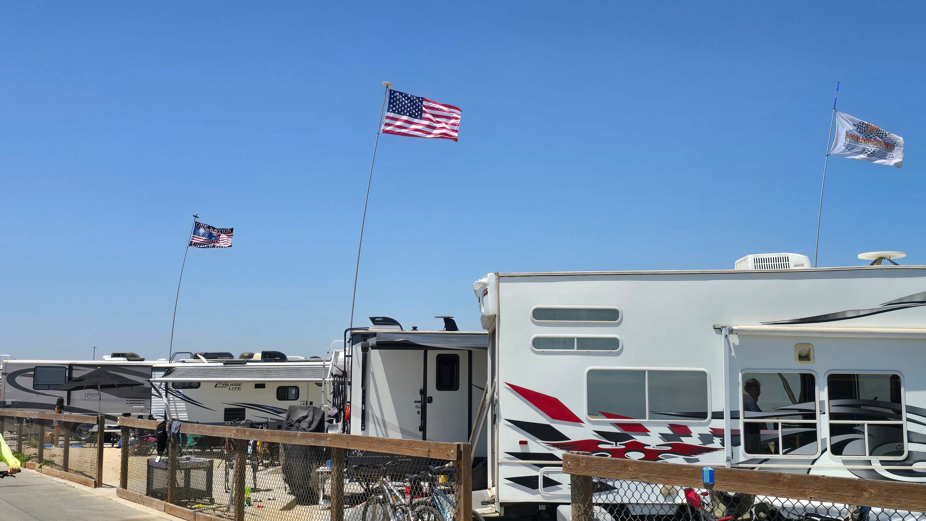 26' Fiberglass Telescoping RV Flagpole | Poles and Holders